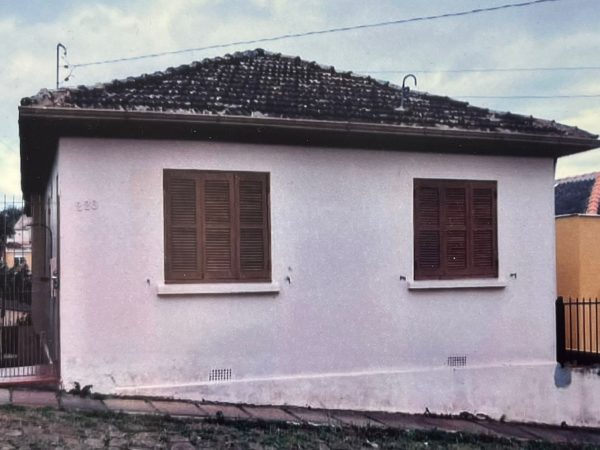 CASA NA RUA DA LADEIRA