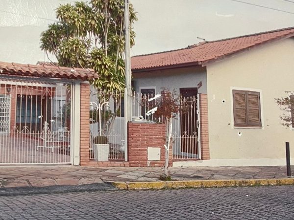 CASA NO BAIRRO AUXILIADORA, UMA QUADRA DO CENTRO