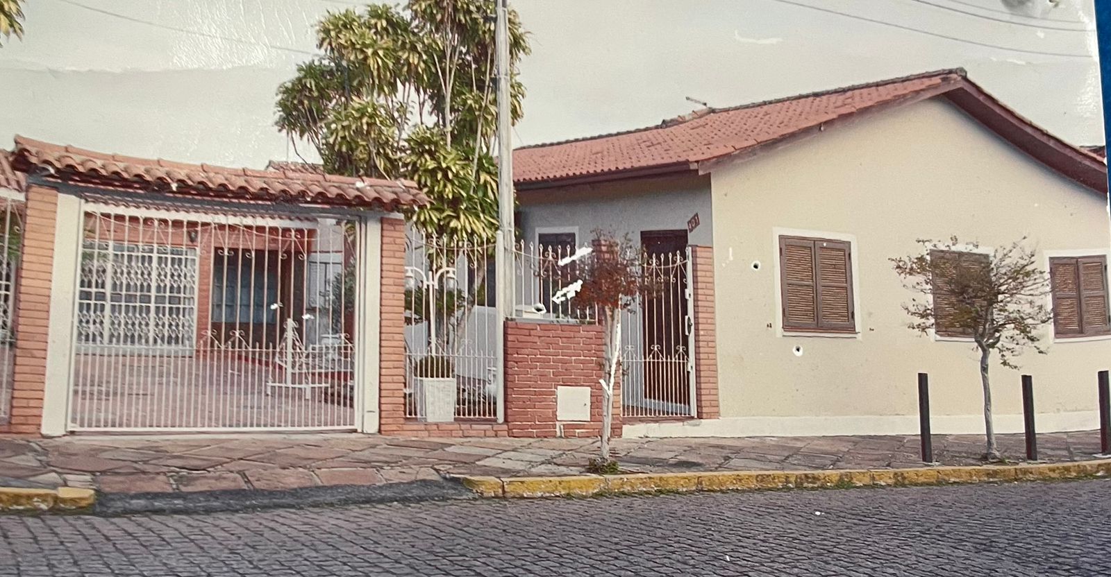 CASA NO BAIRRO AUXILIADORA, UMA QUADRA DO CENTRO