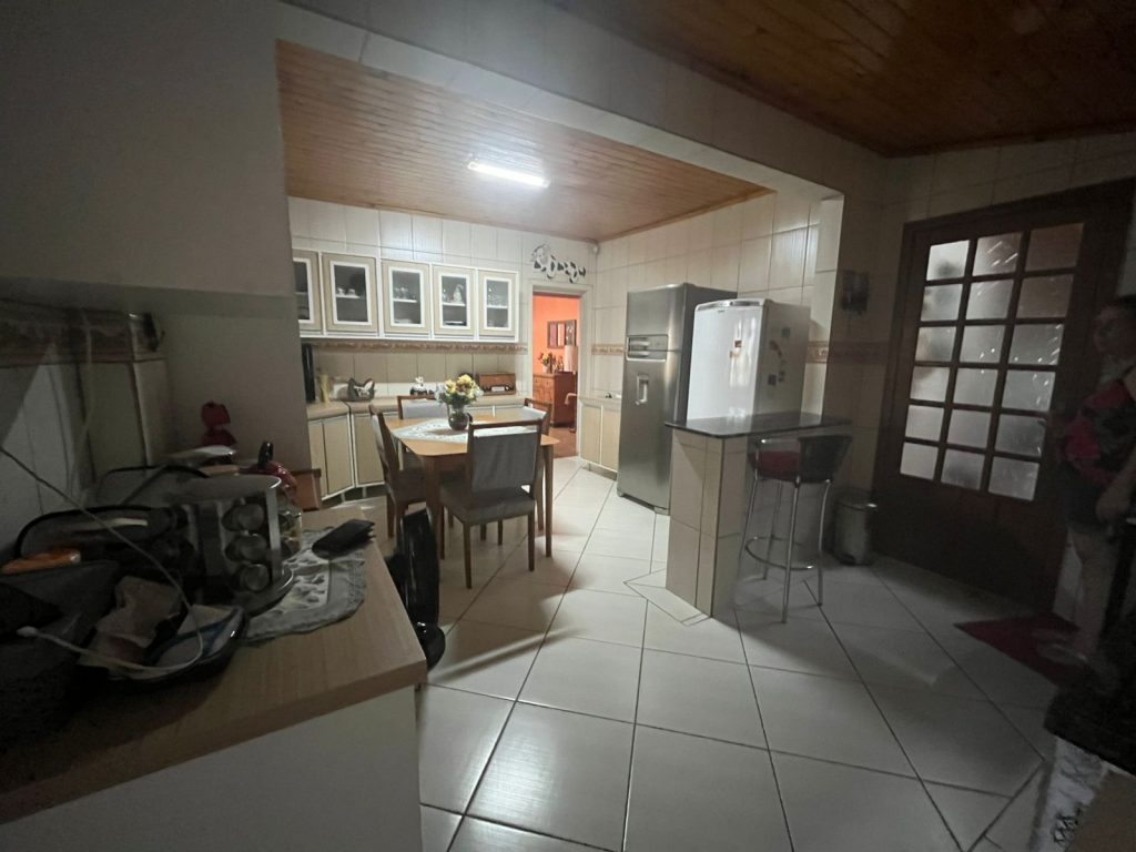 EXCELENTE CASA NO BAIRRO FAHRION
