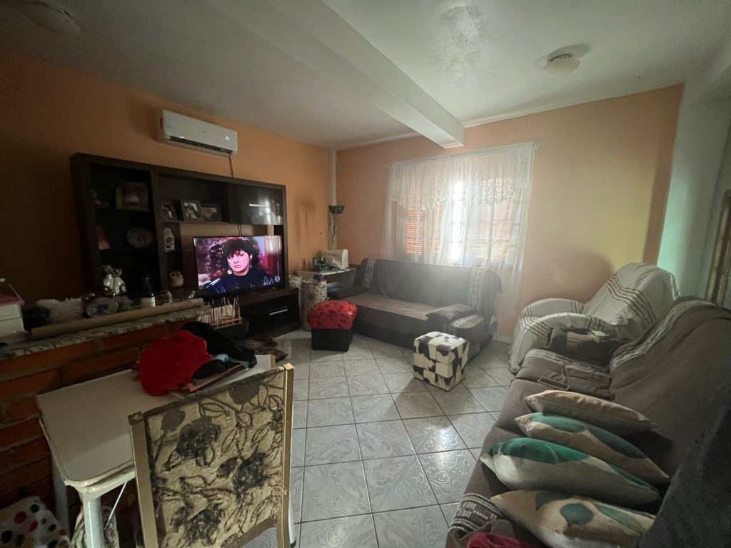 EXCELENTE CASA NO BAIRRO FAHRION
