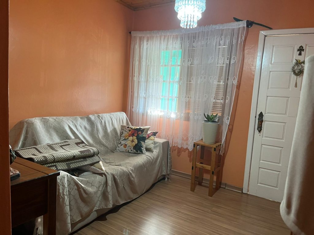 EXCELENTE CASA NO BAIRRO FAHRION