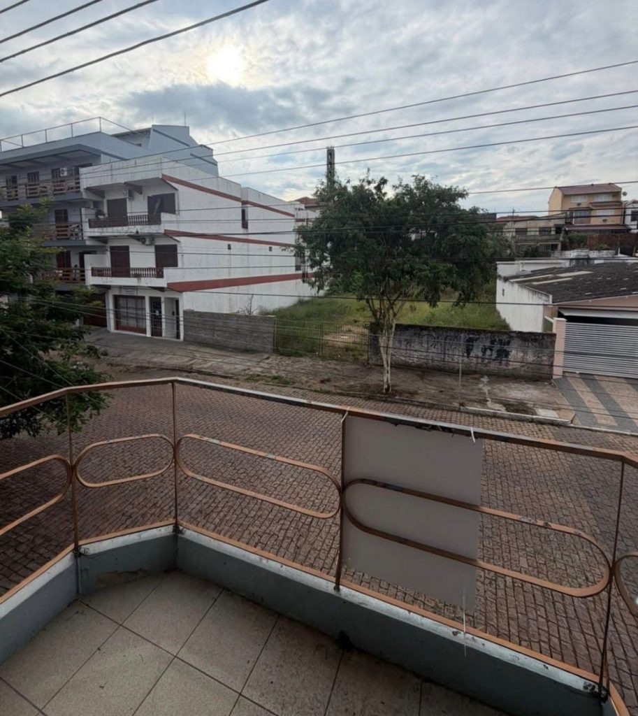 Apartamento semi mobiliado a uma quadra do centro