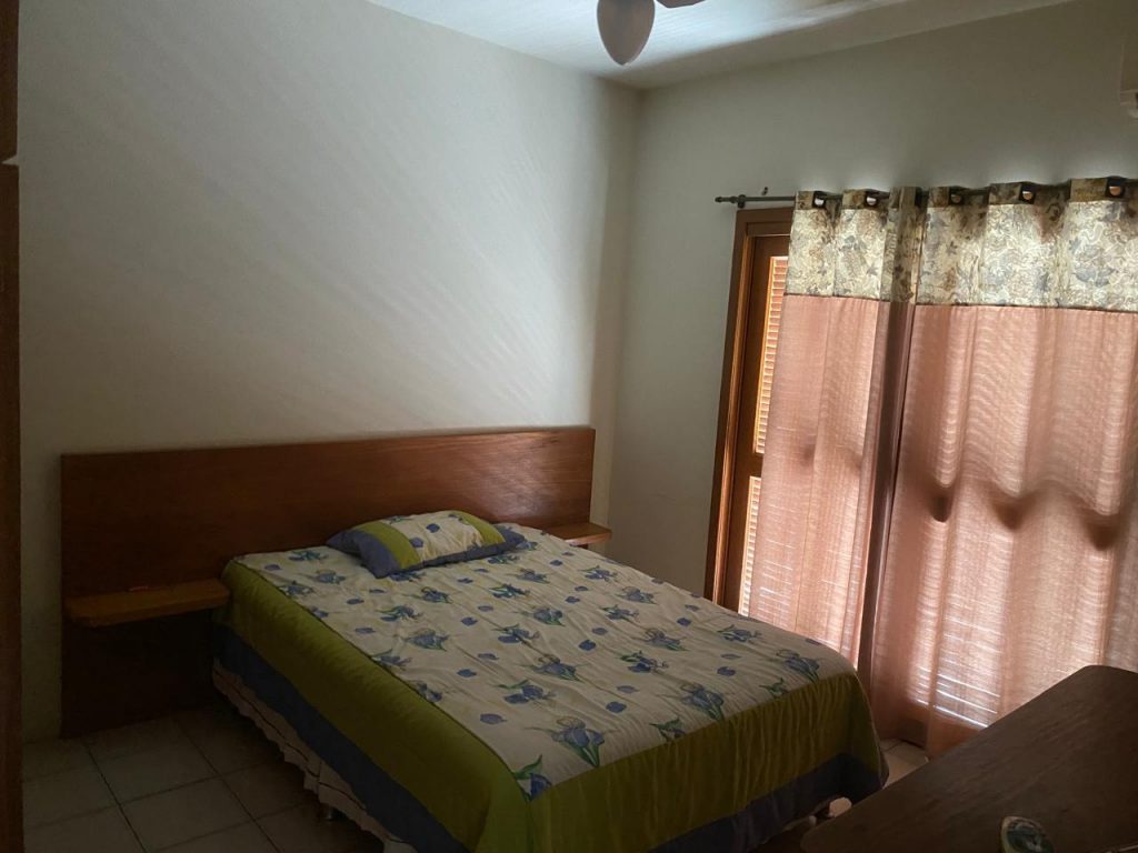 Apartamento semi mobiliado a uma quadra do centro