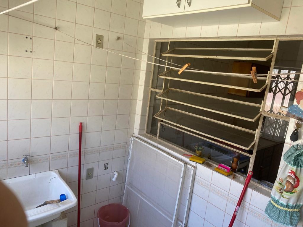 Apartamento semi mobiliado a uma quadra do centro