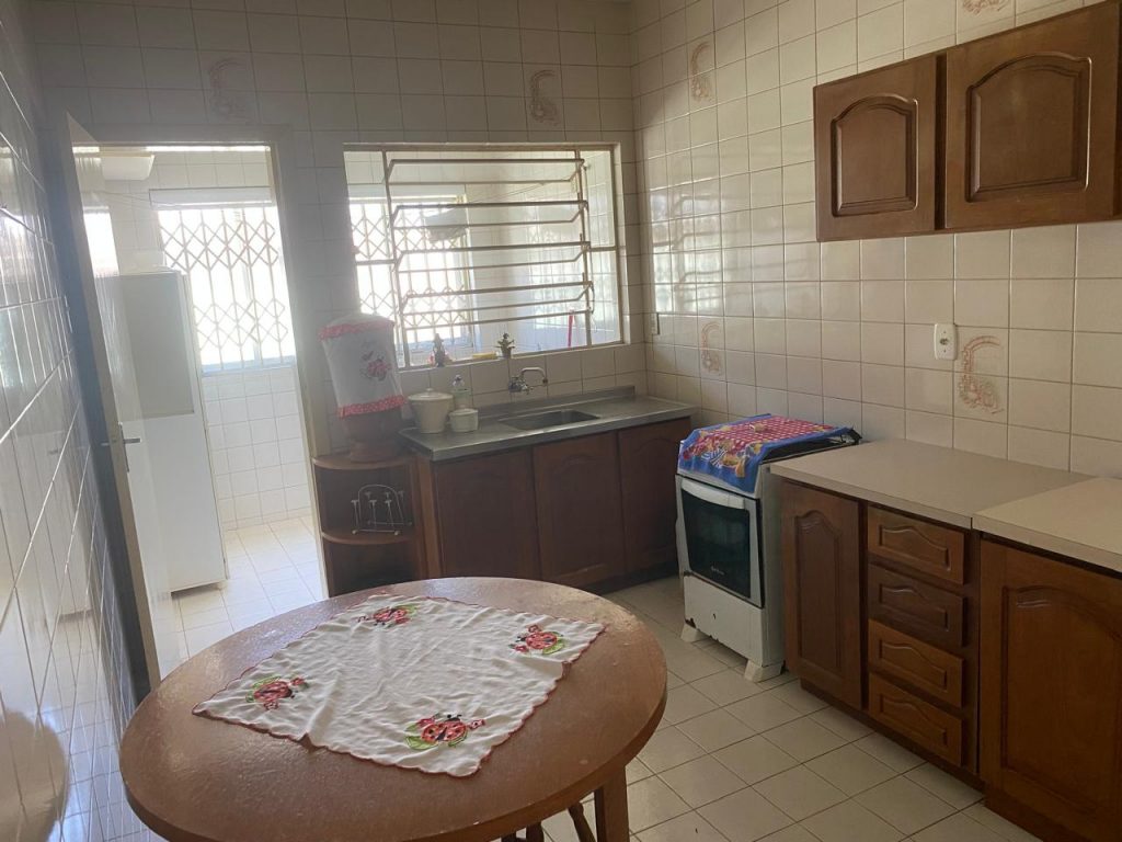 Apartamento semi mobiliado a uma quadra do centro