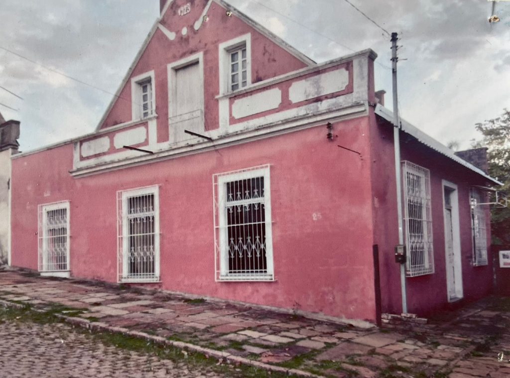 Prédio comercial + Suítes residências em funcionamento