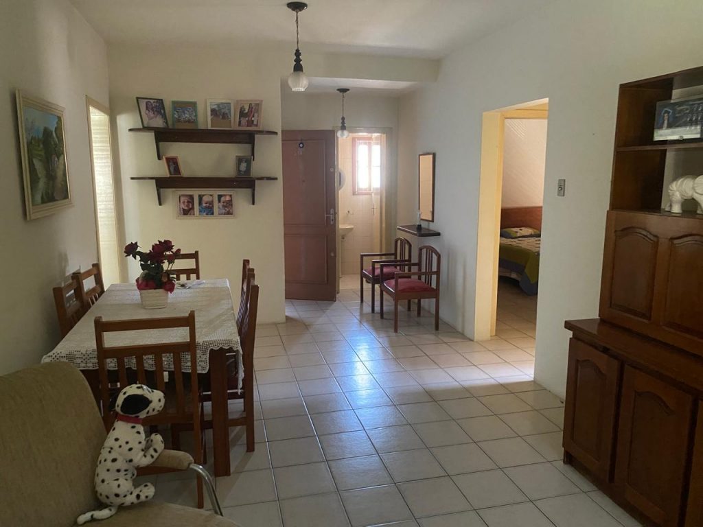 Apartamento semi mobiliado a uma quadra do centro
