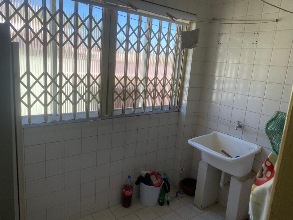 Apartamento semi mobiliado a uma quadra do centro