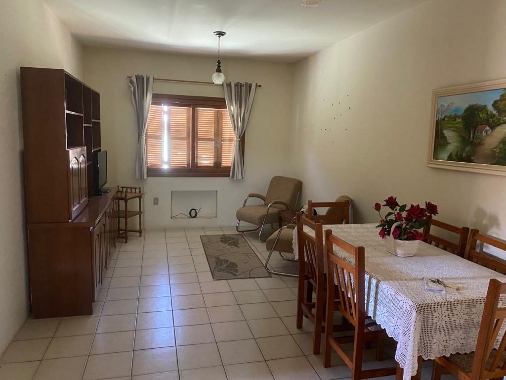 Apartamento semi mobiliado a uma quadra do centro