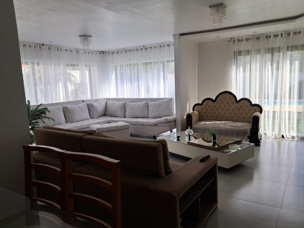 Linda casa em Ramiz Galvão