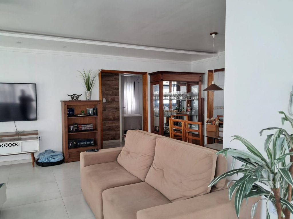 Linda casa em Ramiz Galvão
