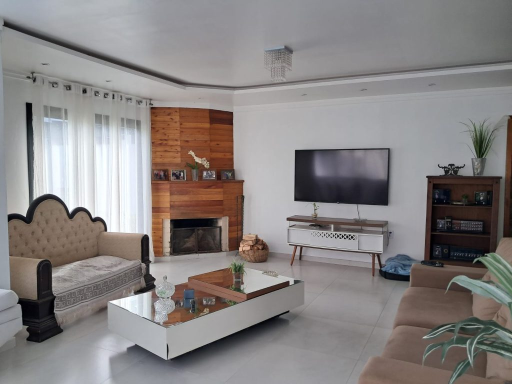 Linda casa em Ramiz Galvão
