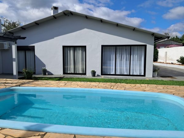 Linda casa em Ramiz Galvão