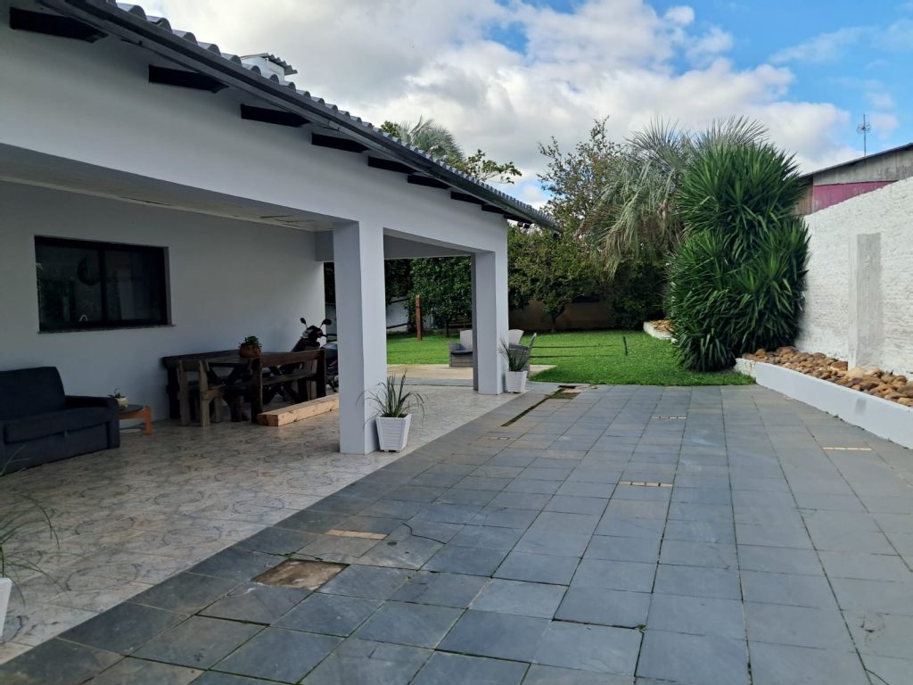 Linda casa em Ramiz Galvão